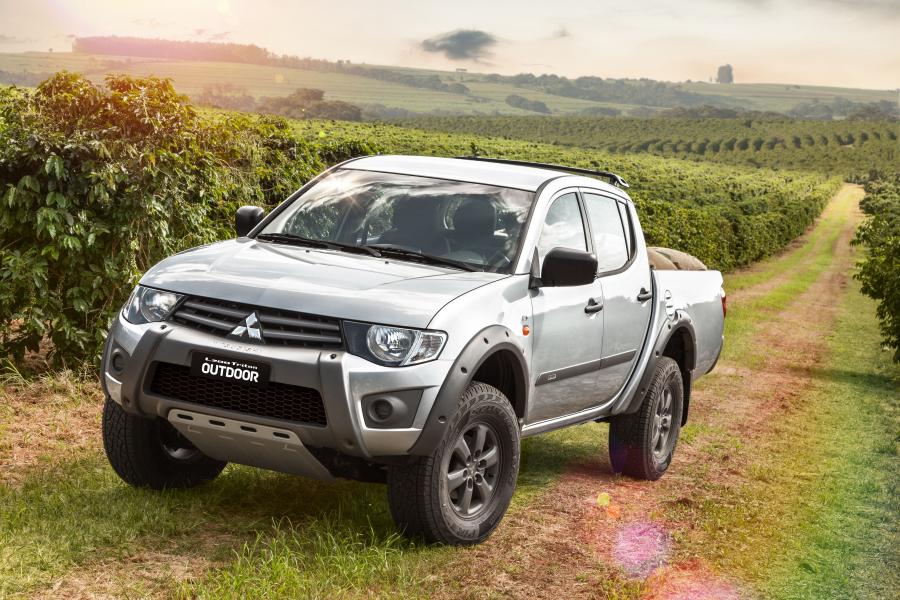  Mitsubishi L200 Triton OutDoor MT 2016 года  (LA) (фото 2 из 9)
